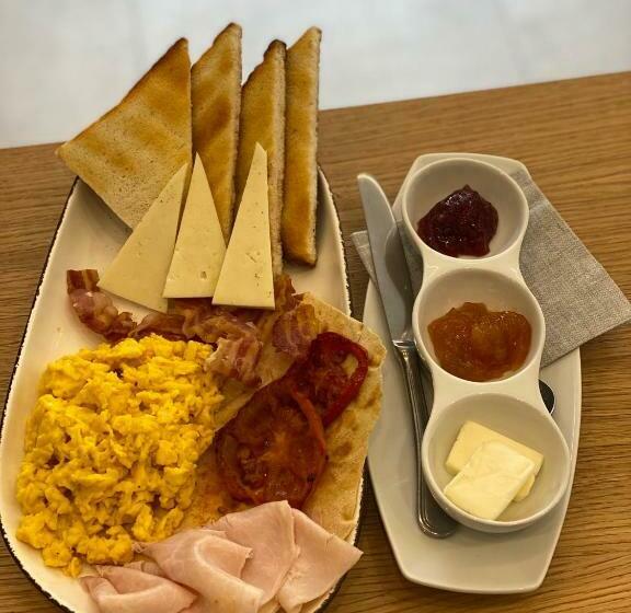 חדר סטנדרט, The Square Depandance