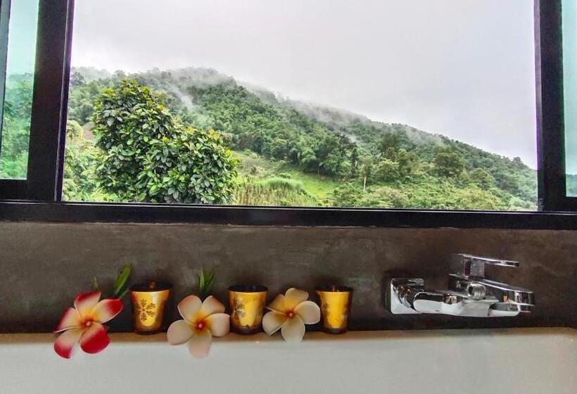 Номер Deluxe, บ้านภูคำฟ้า ดอยปู่ไข่ Baan Phu Kham Fah