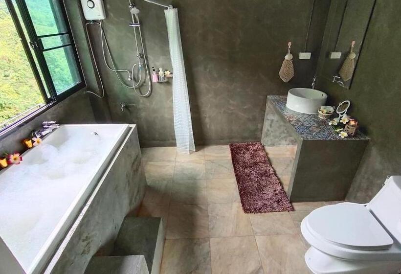 Номер Deluxe, บ้านภูคำฟ้า ดอยปู่ไข่ Baan Phu Kham Fah