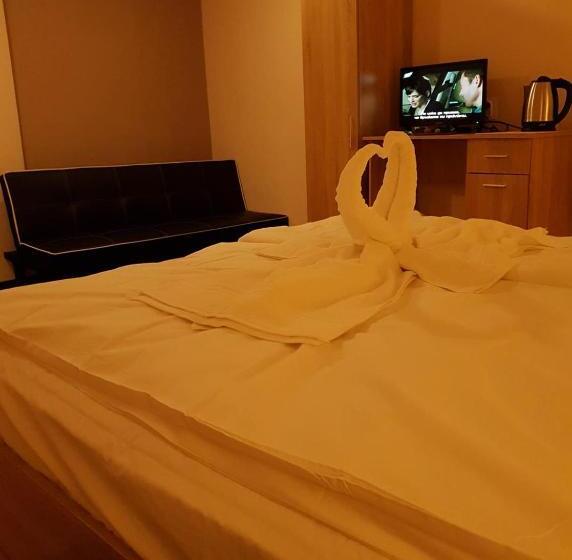 Cameră Standard cu Baie Comună, валентино