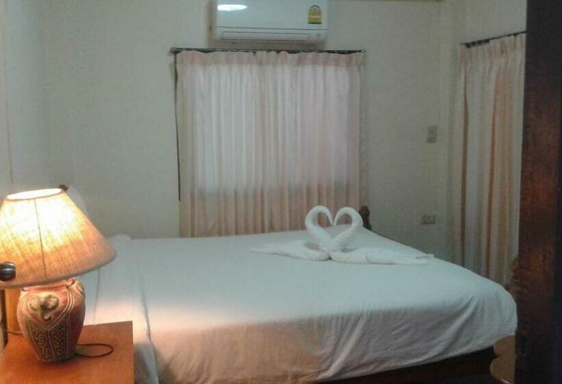 スタンダードバンガロー, Niracha Chaweng House
