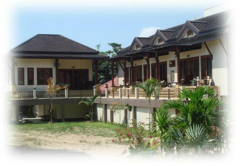 סטודיו משפחתי, Niracha Chaweng House
