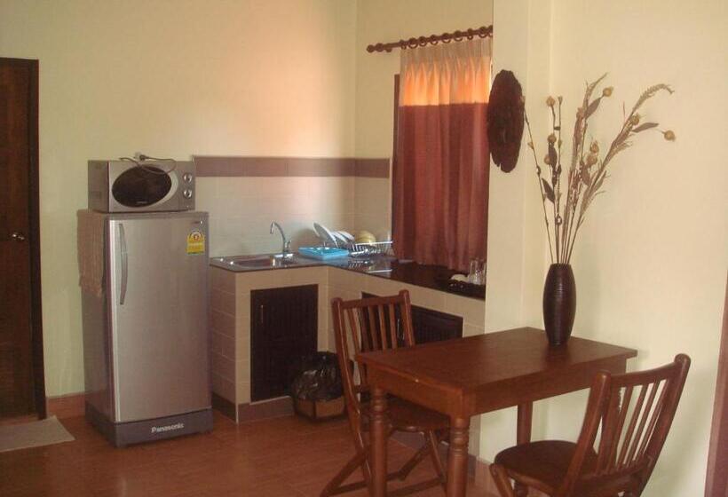 סטודיו משפחתי, Niracha Chaweng House
