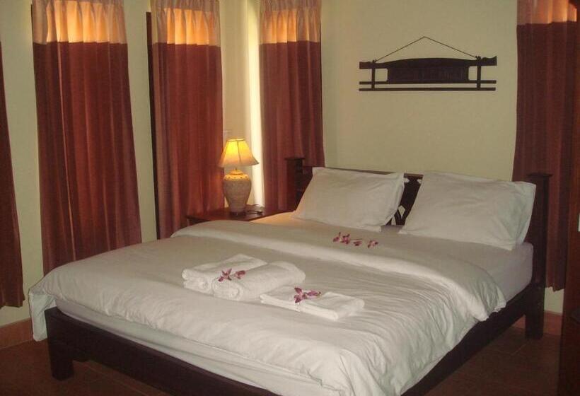 إستديو عائلى, Niracha Chaweng House