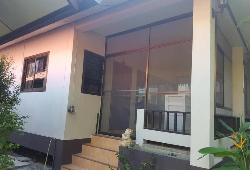 スタンダードバンガロー, Niracha Chaweng House