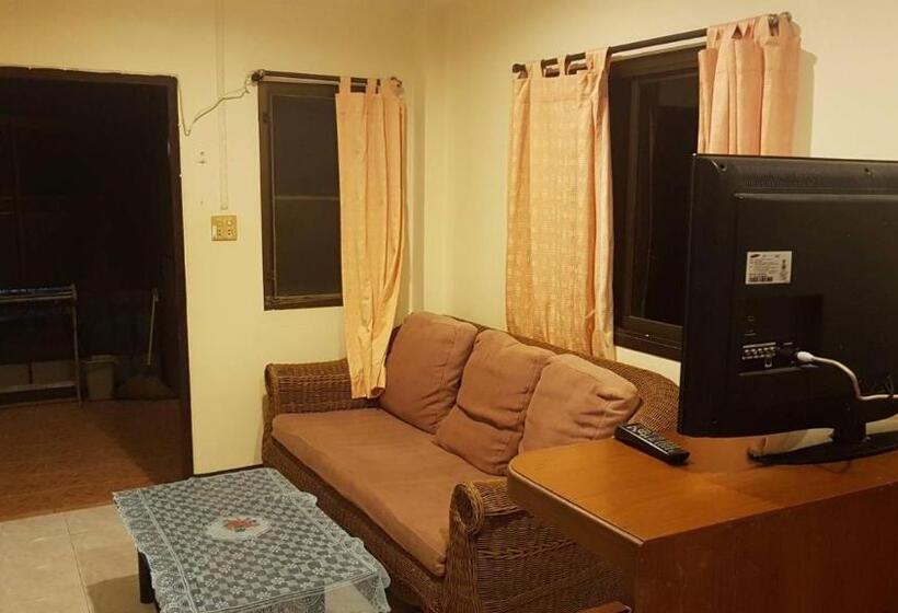 בקתה סטנדרטית, Niracha Chaweng House