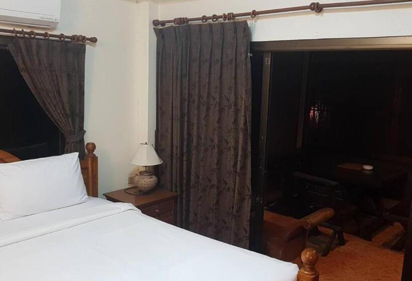 بنجلو قياسى, Niracha Chaweng House