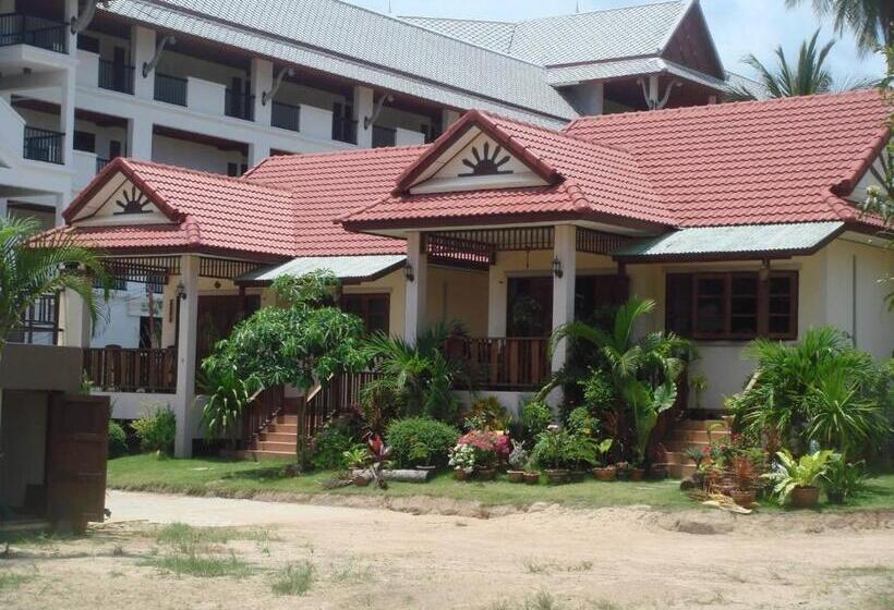 بنجلو قياسى مطلّ علي الحديقة, Niracha Chaweng House