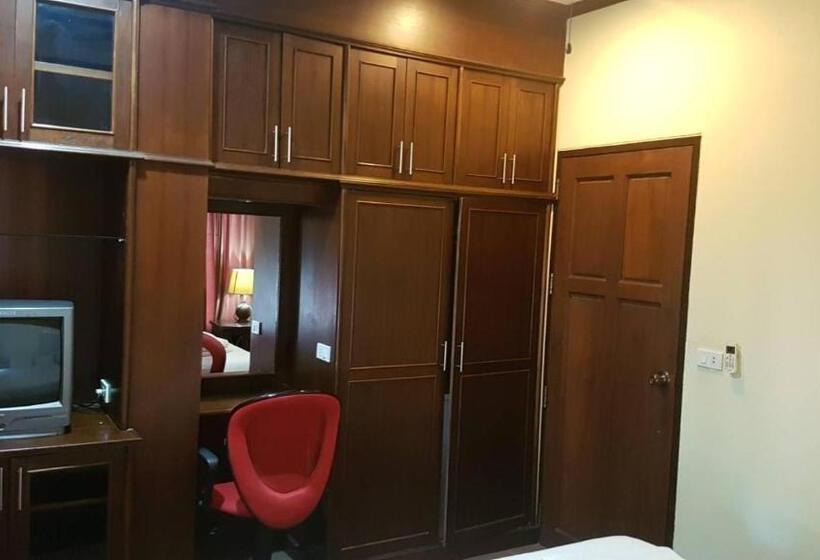 דירת חדר, Niracha Chaweng House