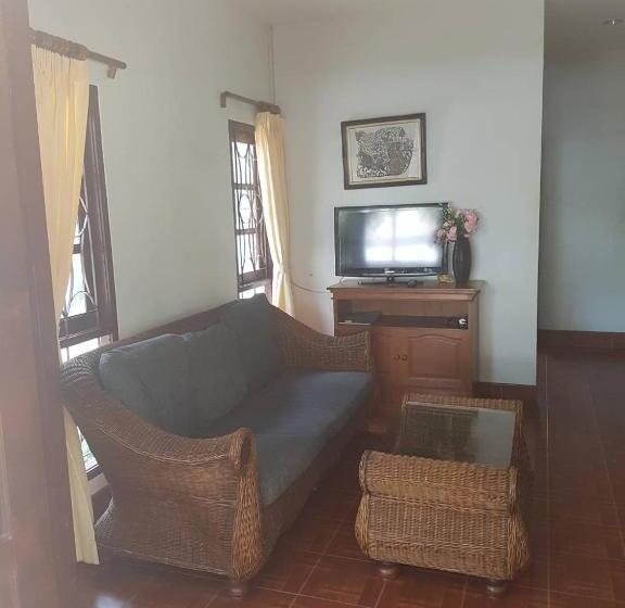 スタンダードバンガロー, Niracha Chaweng House
