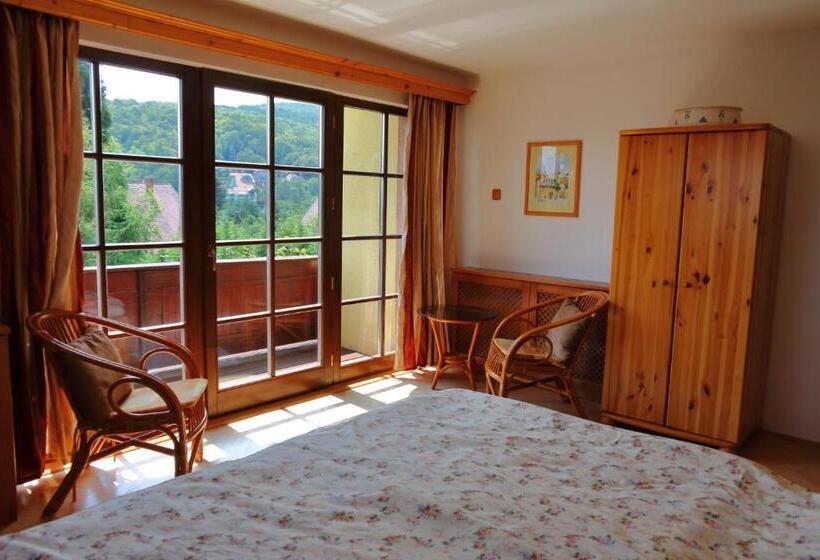 غرفة قياسية مزوَّدة بشُرفة, Velemi Vendégház