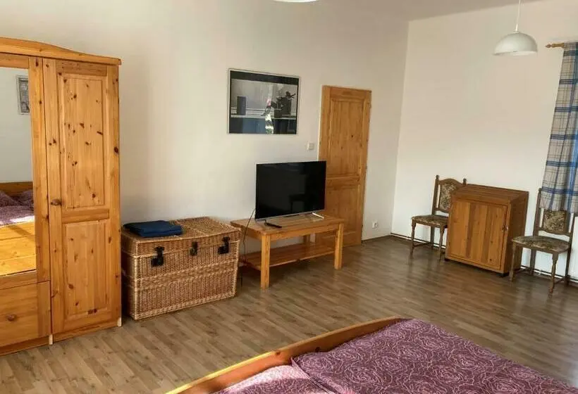 Huoneisto 1 Makuuhuone Pohjakerros, Pension Pošta