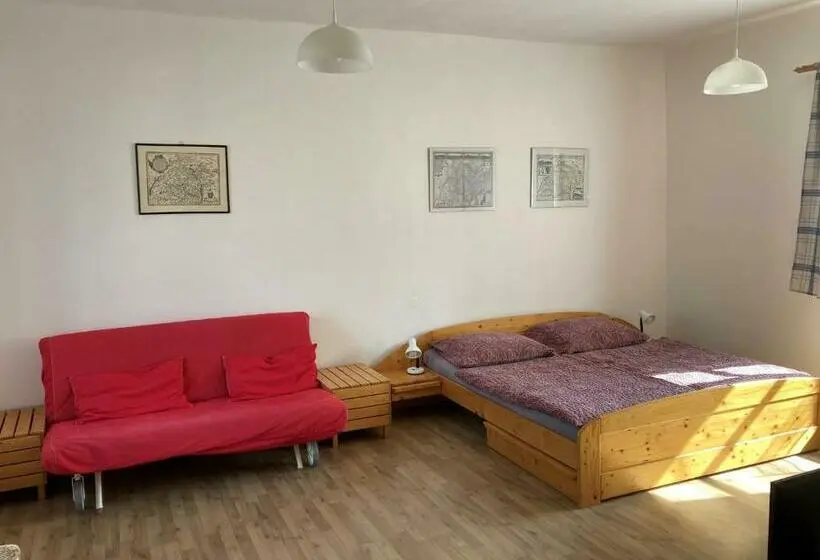 Huoneisto 1 Makuuhuone Pohjakerros, Pension Pošta
