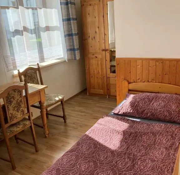 Huoneisto 1 Makuuhuone Pohjakerros, Pension Pošta