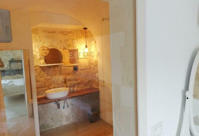 חדר סטנדרט, Evoca