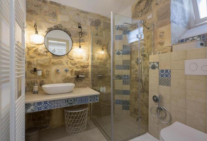 חדר סטנדרט, Evoca