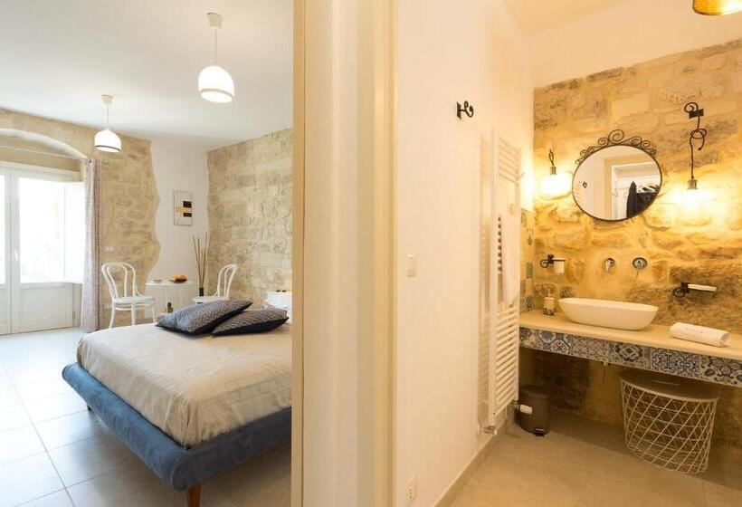 חדר סטנדרט, Evoca