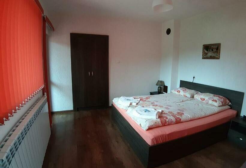 Quarto Estandar com Sacada, къща за гости романс
