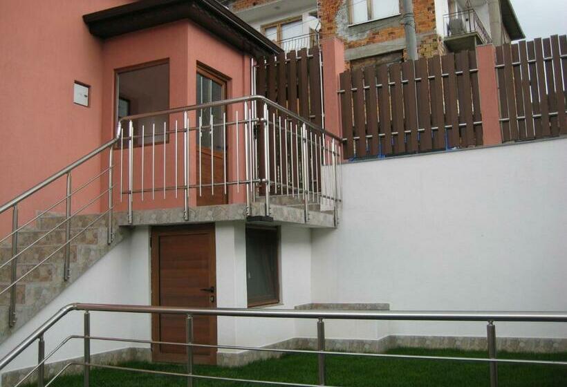 Quarto Estandar com Sacada, къща за гости романс