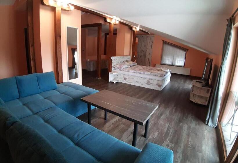 Family Suite, къща за гости романс