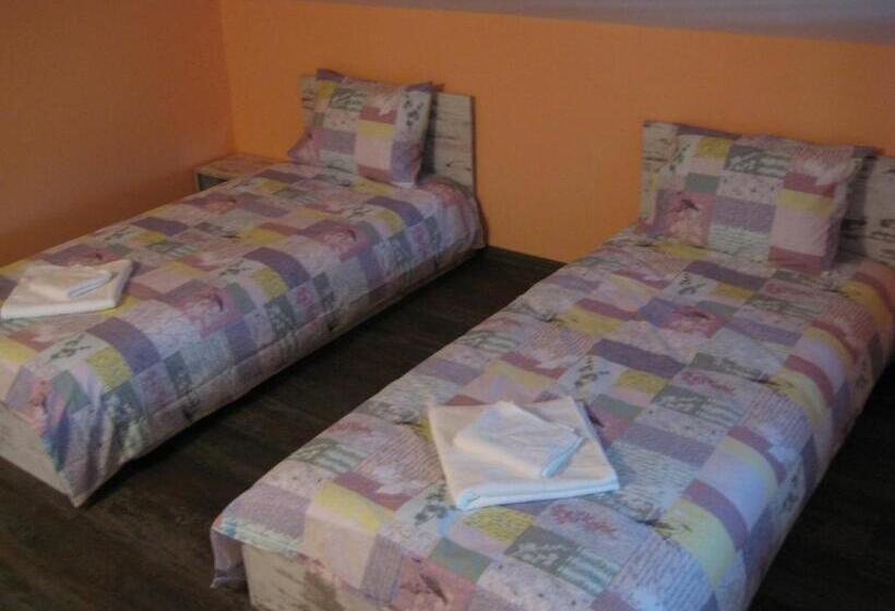 Family Suite, къща за гости романс