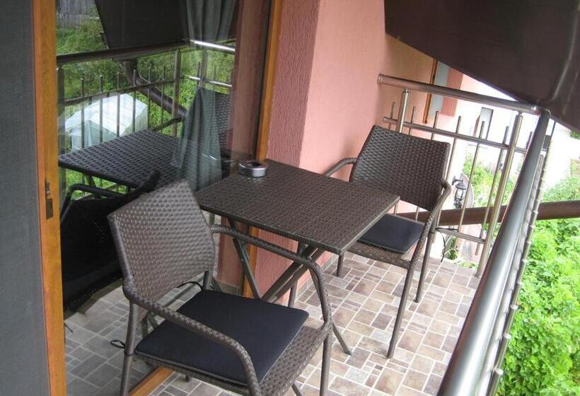 Family Suite, къща за гости романс