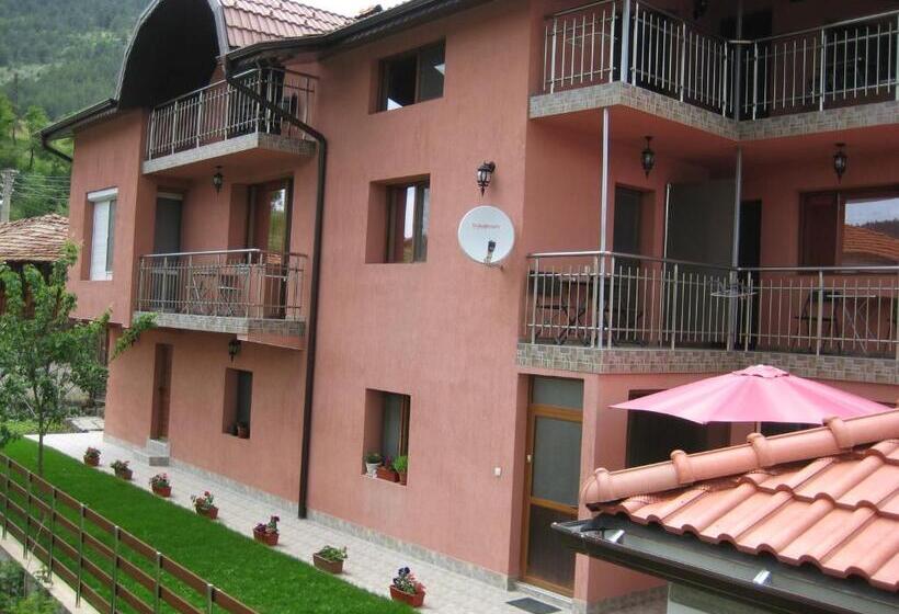 Family Suite, къща за гости романс