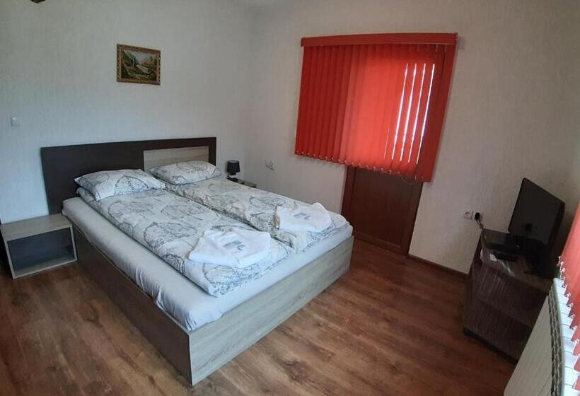 Апартаменты 2 Спальни, къща за гости романс