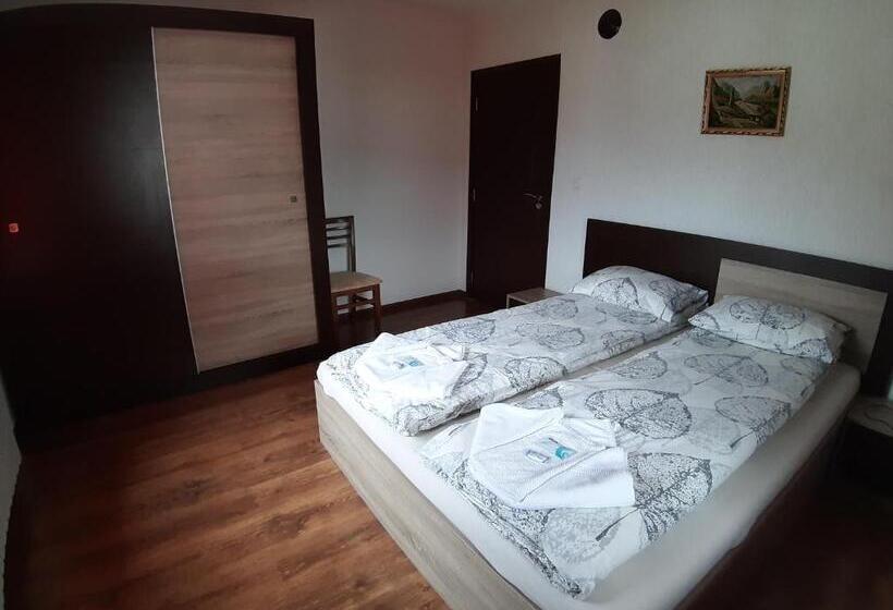 Апартаменты 2 Спальни, къща за гости романс