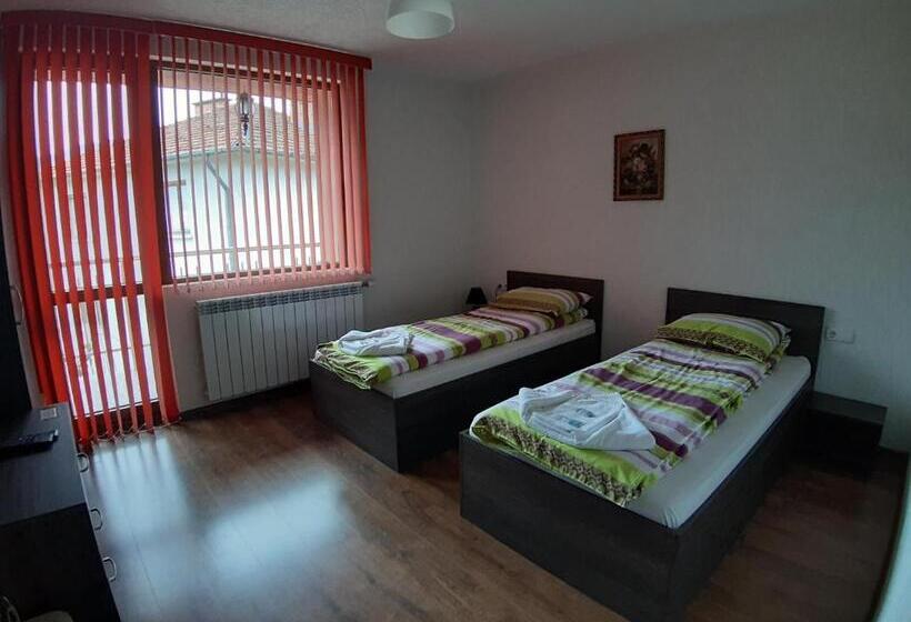 Apartamento 2 Dormitórios, къща за гости романс
