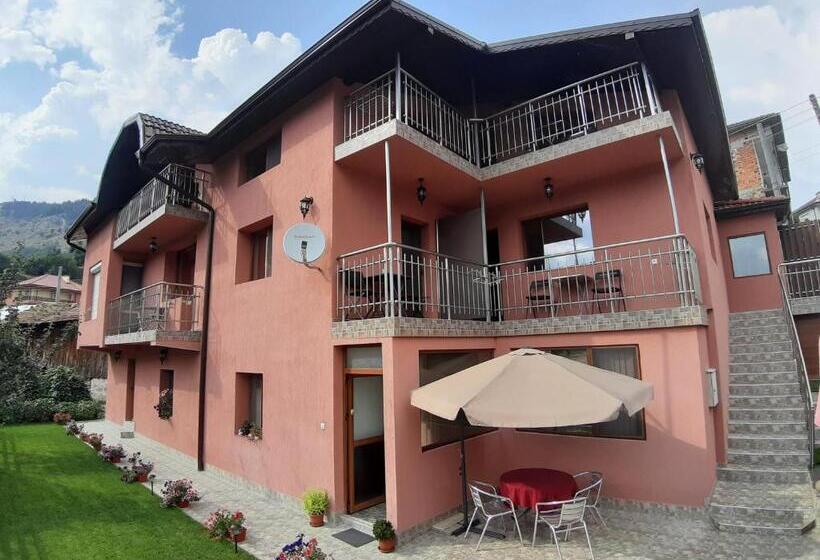 Апартаменты 2 Спальни, къща за гости романс