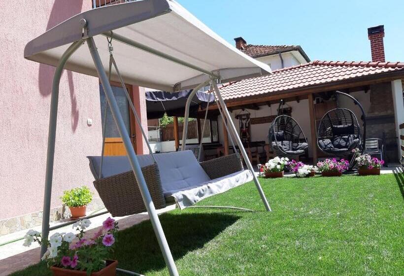 Family Suite, къща за гости романс