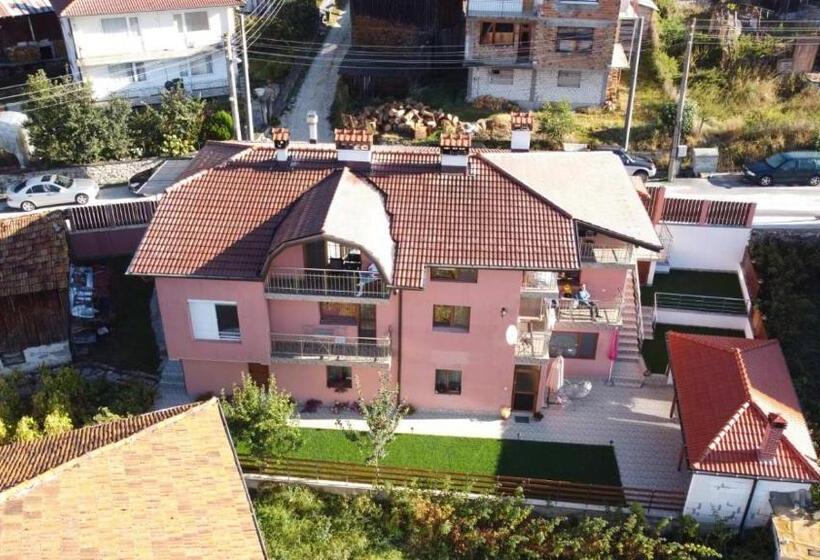 Family Suite, къща за гости романс