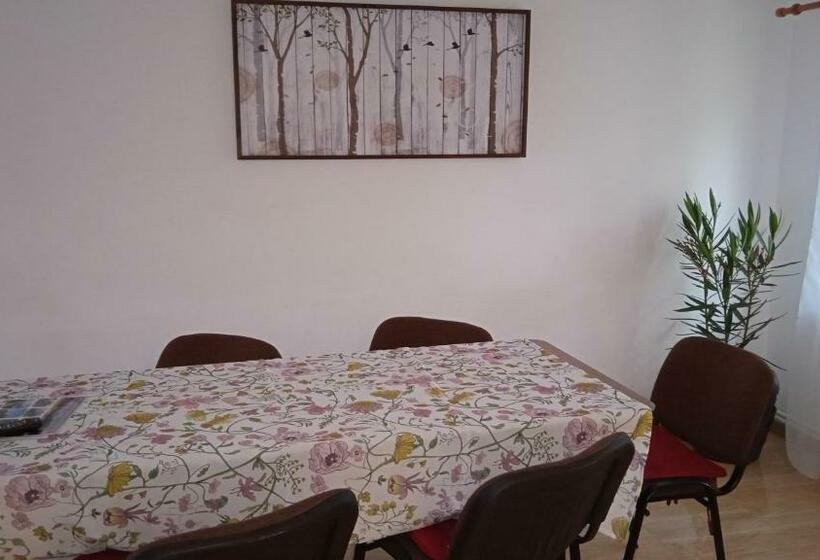 غرفة قياسية, Casa Zura