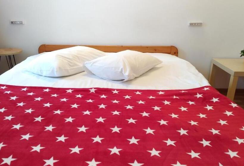 غرفة قياسية, Casa Zura