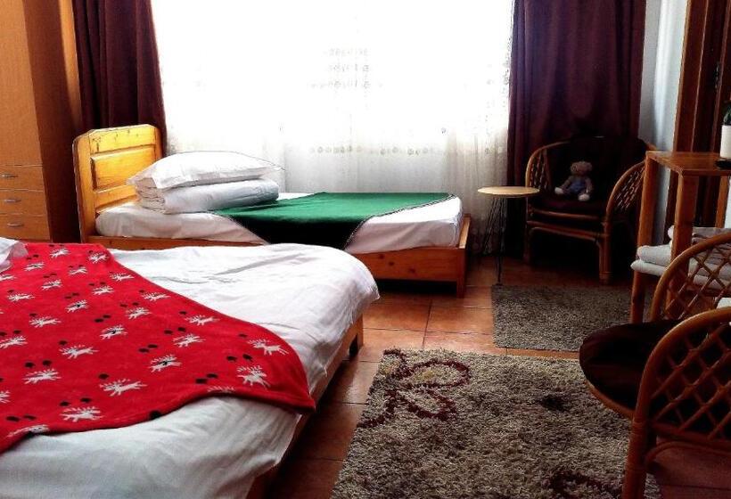 غرفة قياسية ثلاثية مزودة بشرفة, Casa Zura