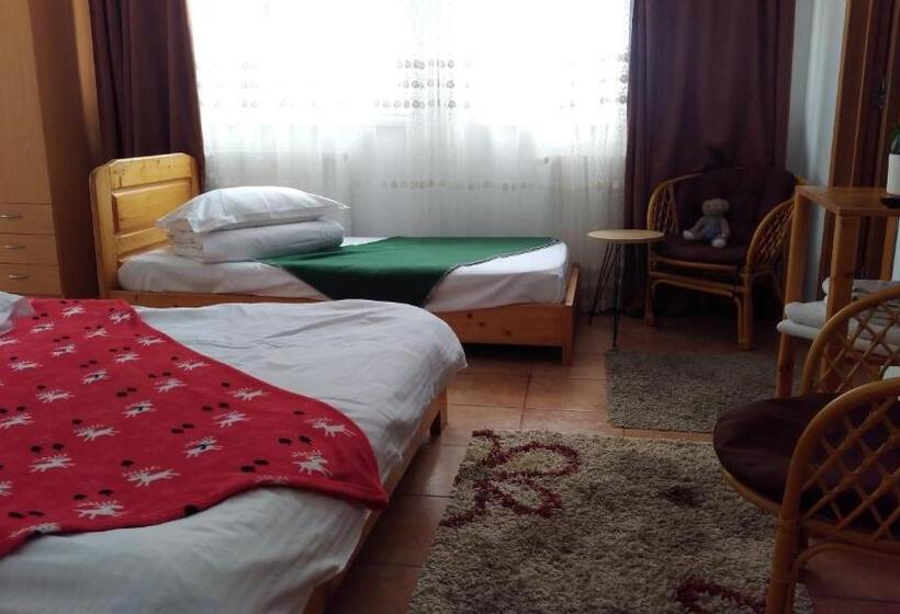 غرفة قياسية ثلاثية مزودة بشرفة, Casa Zura