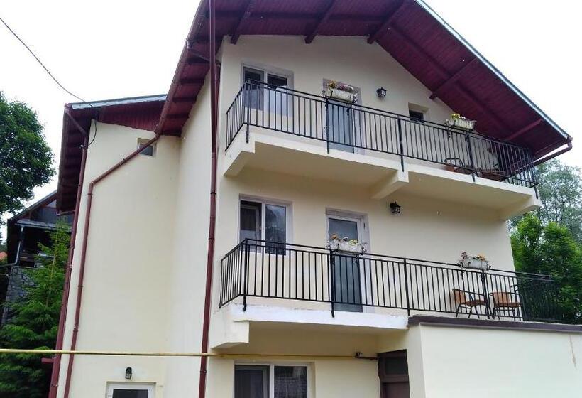 غرفة قياسية ثلاثية مزودة بشرفة, Casa Zura