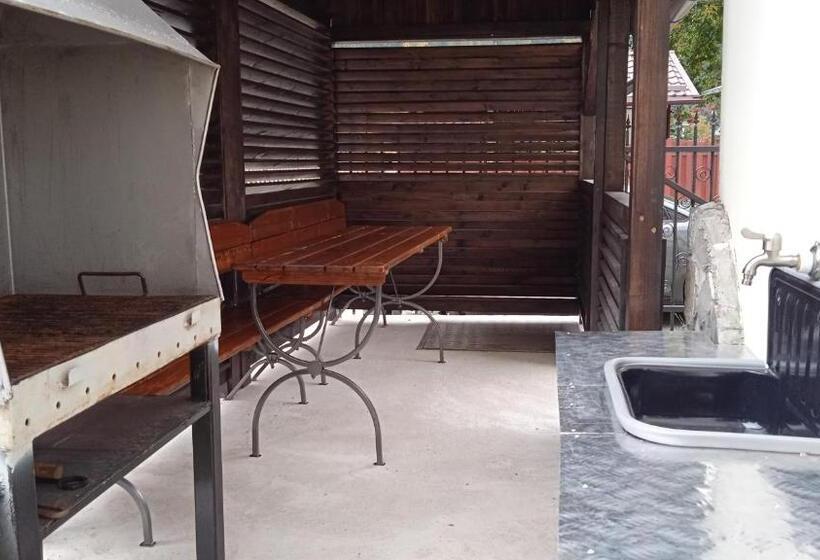 غرفة قياسية ثلاثية مزودة بشرفة, Casa Zura