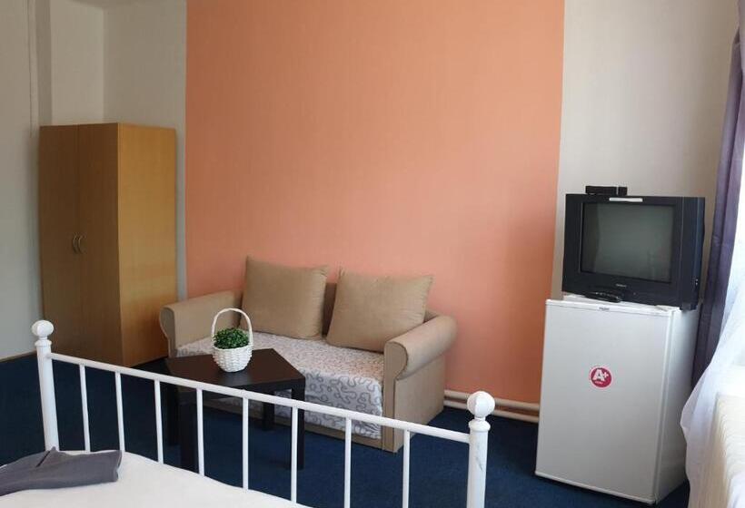 标准三人间, Penzion Stavař