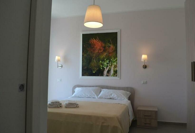 اتاق استاندارد با بالکن, Silarus B&b