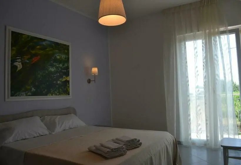 اتاق لوکس با بالکن, Silarus B&b