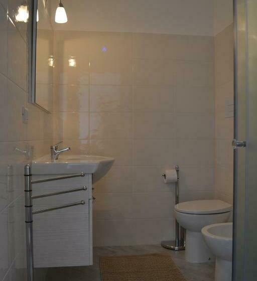 اتاق لوکس با بالکن, Silarus B&b