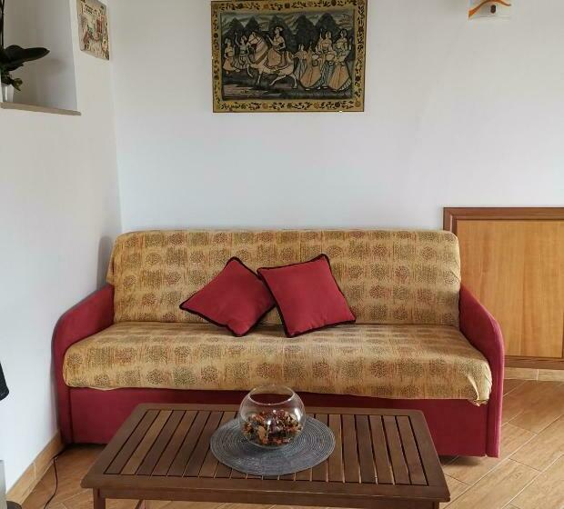 スーペリアスタジオ, B&b Adele