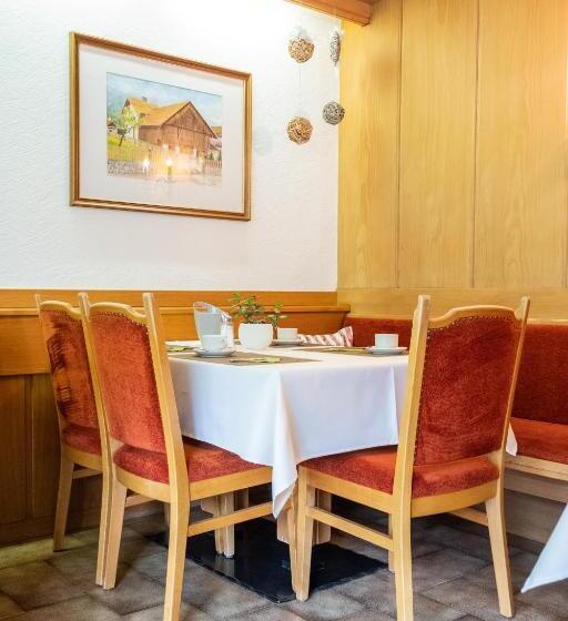 חדר סטנדרט לשלושה עם מרפסת, Garni Volgger