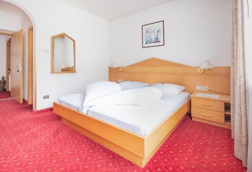 חדר סטנדרט לשלושה עם מרפסת, Garni Volgger