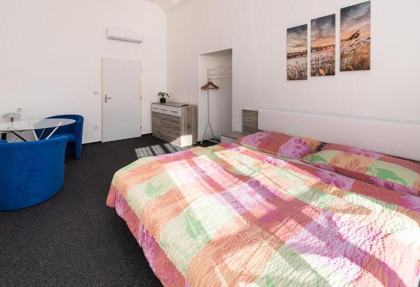 سوییت, Penzion Harvart