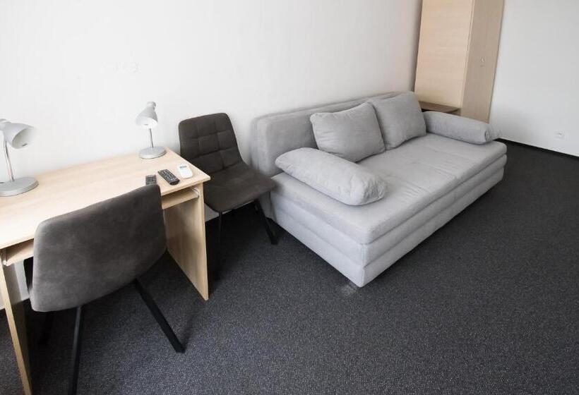 سوییت خانوادگی, Penzion Harvart