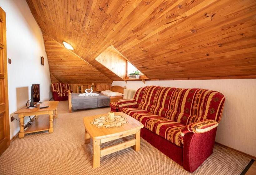 3 Bedroom Suite, Penzion Vysoká Stráž