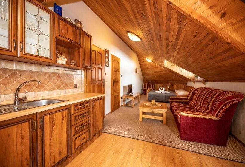 3 Bedroom Suite, Penzion Vysoká Stráž